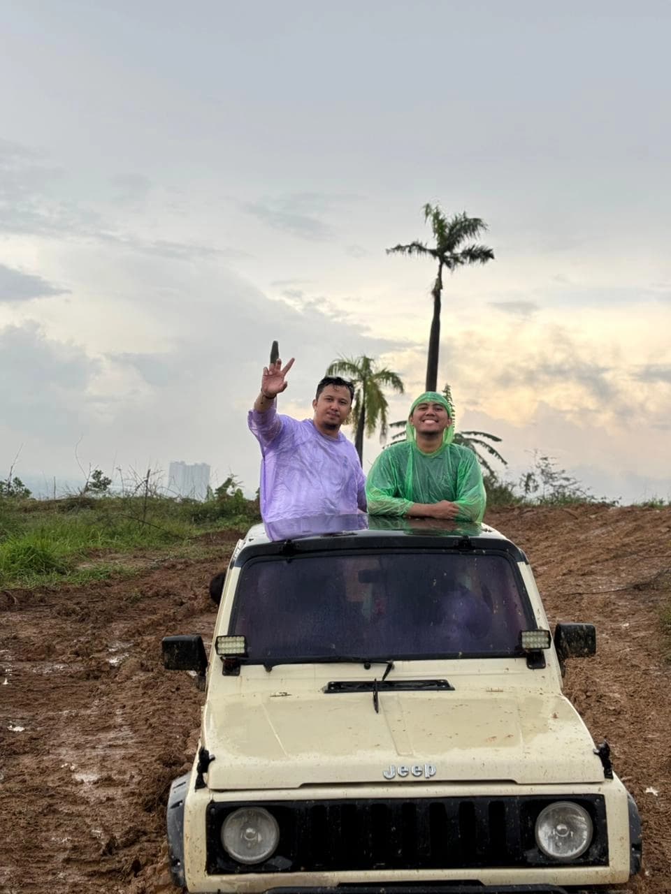Dokumentasi off-road adventure di Sentul dengan pemandangan alam yang spektakuler.